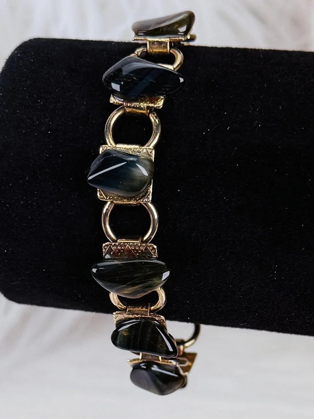 Vintage goldtone link square shaped tiger's eye beaded bracelet